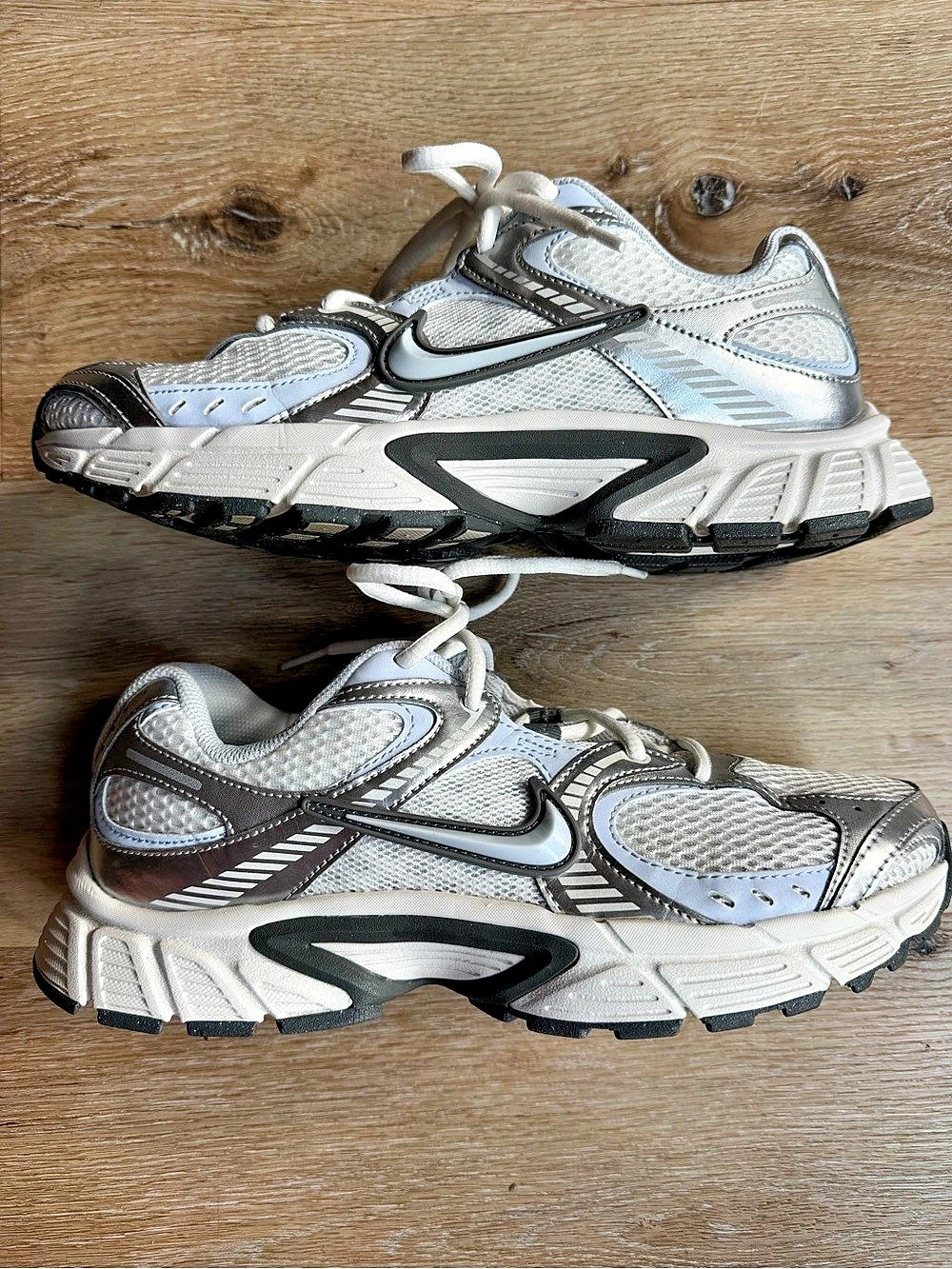 Nike V5 RNR - Picture 2 of 6